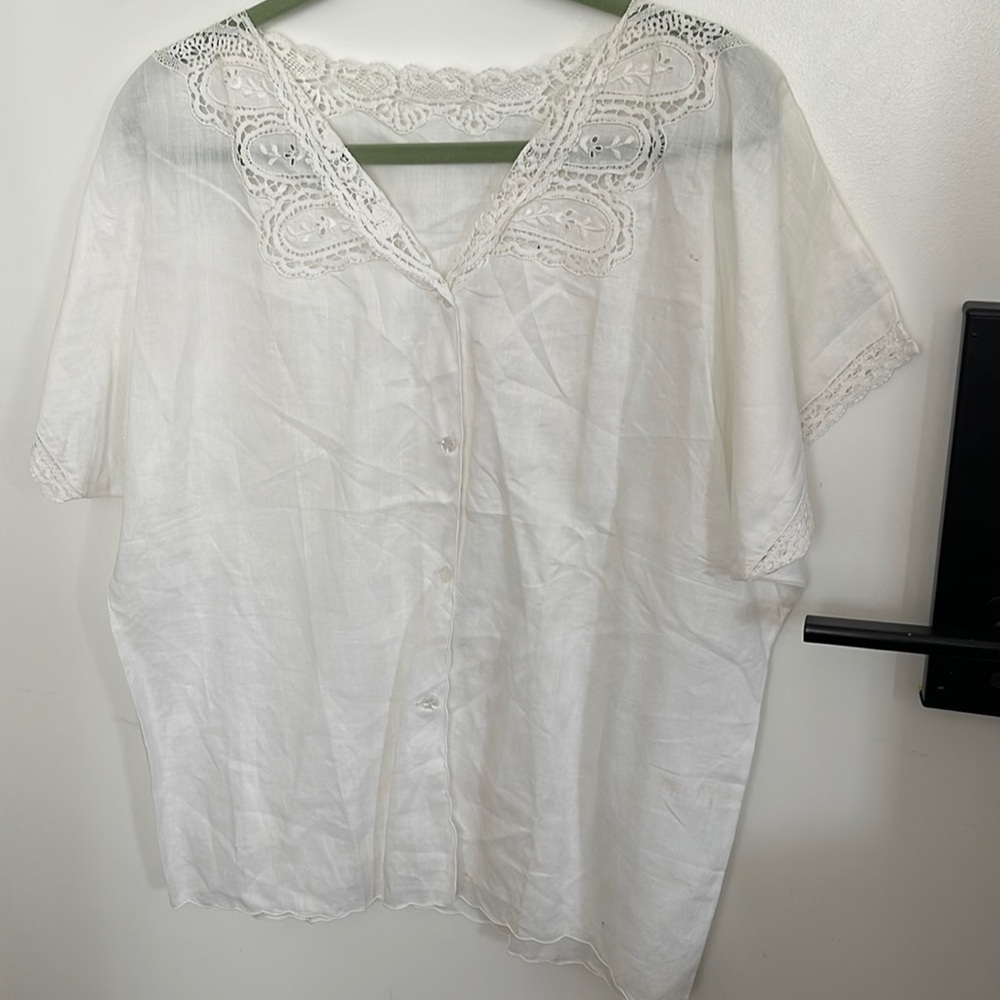 Women’s Belgian Lace & linen or cotton blouse sz 14. in Belgium. Some stains,